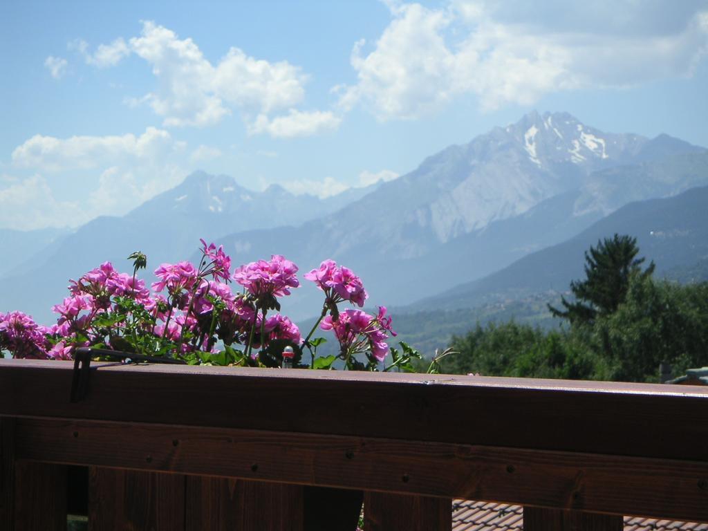 Chalet Des Alpes Acomodação com café da manhã Crans-Montana Exterior foto