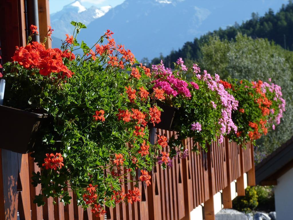 Chalet Des Alpes Acomodação com café da manhã Crans-Montana Exterior foto