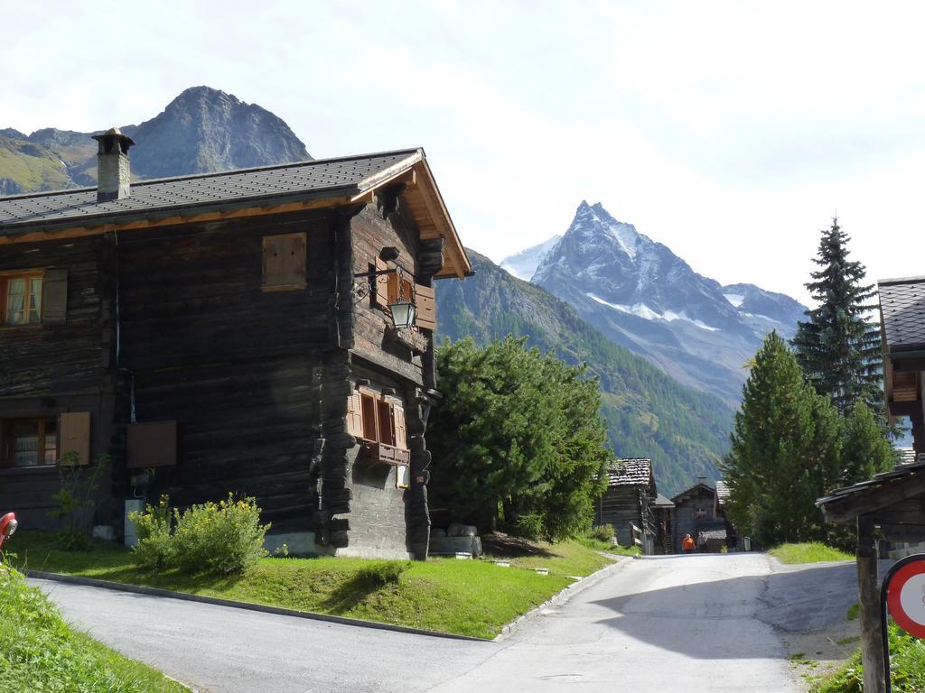 Chalet Des Alpes Acomodação com café da manhã Crans-Montana Exterior foto