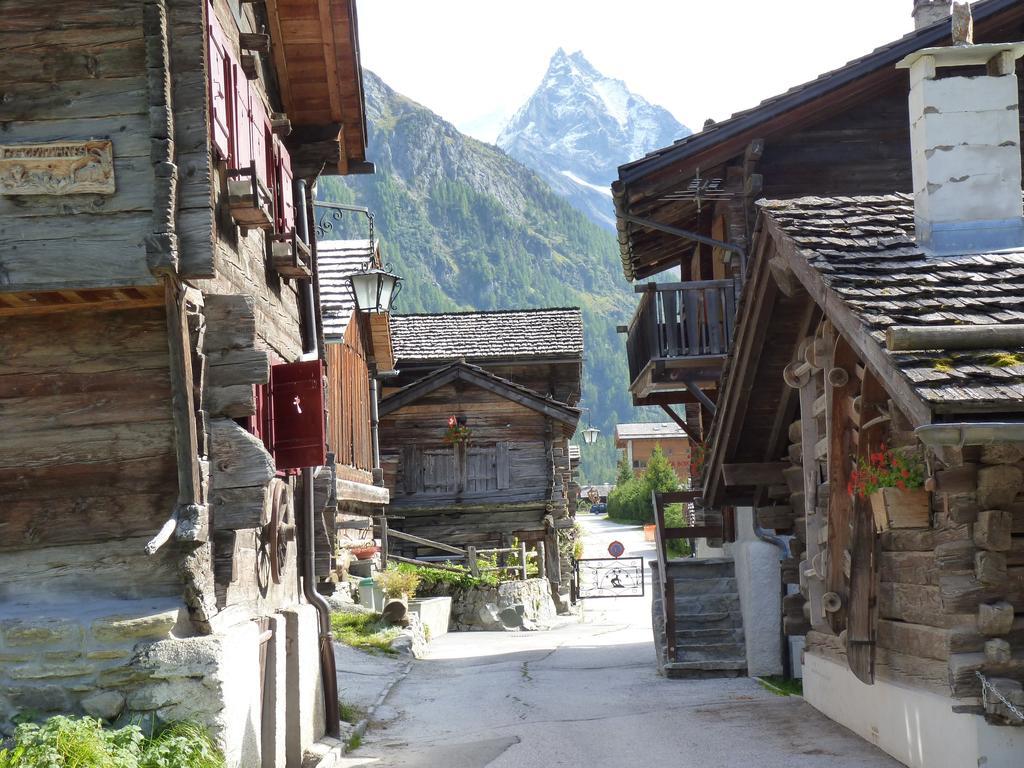 Chalet Des Alpes Acomodação com café da manhã Crans-Montana Exterior foto