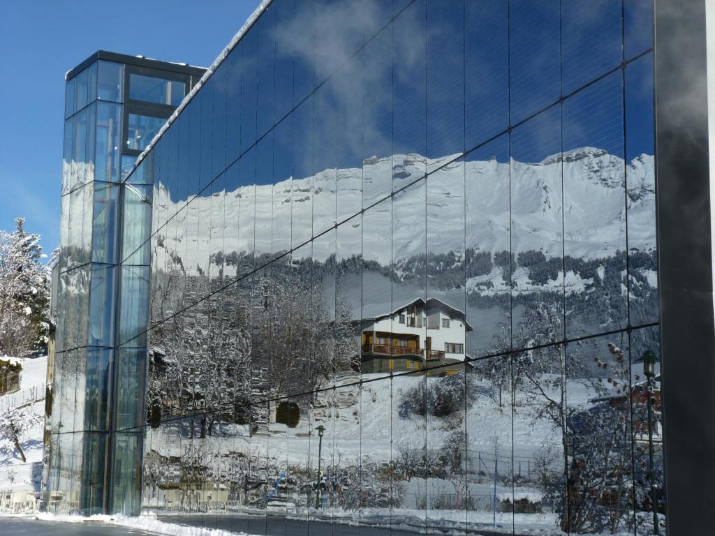 Chalet Des Alpes Acomodação com café da manhã Crans-Montana Exterior foto